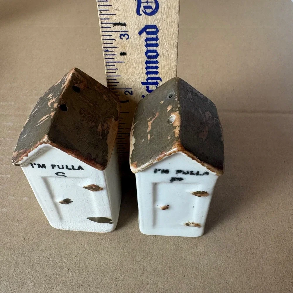 Vintage Ceramic Salt and Pepper‎ Shaker Set Outhouses 